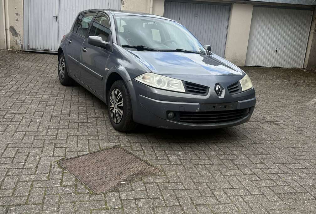Renault Renaut Mégane essence très propre prête. Immatric