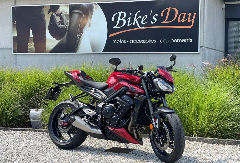 Triumph RS