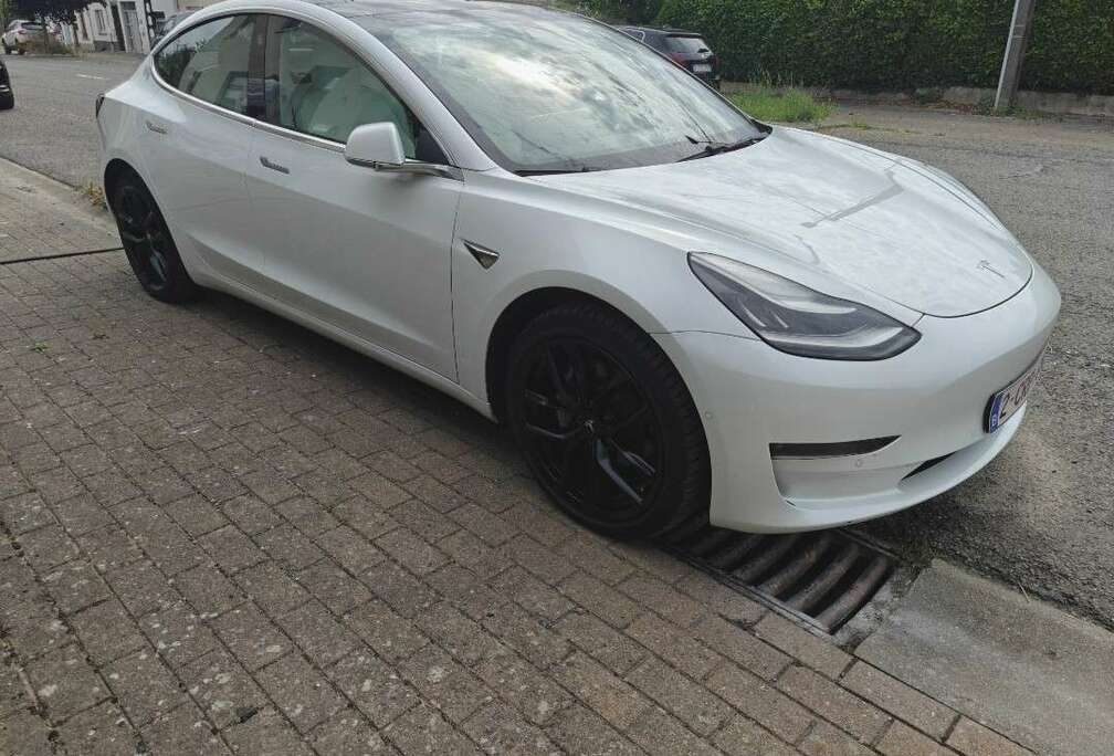 Tesla 75 kWh Long-Range Dual Motor