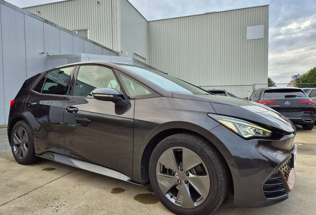 62 kWh // 204CV // 60.435 KM  2023