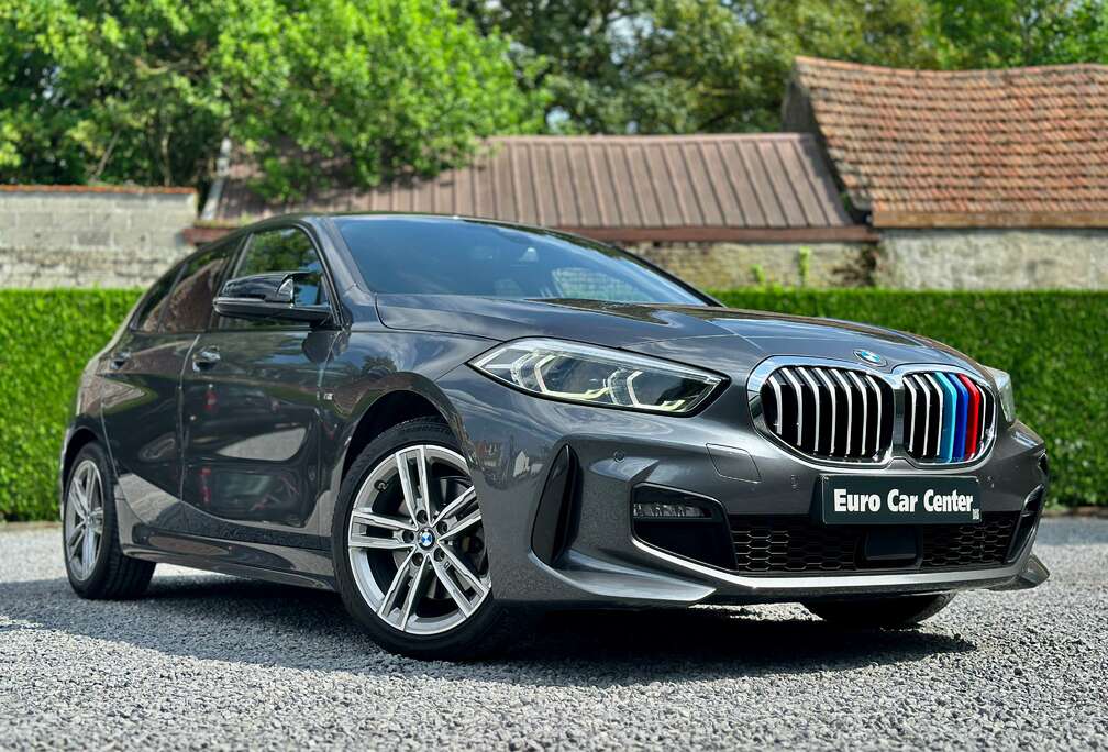 BMW Hatchback 1.5i M-Pack Automaat / CARPLAY / SENSOREN V&A