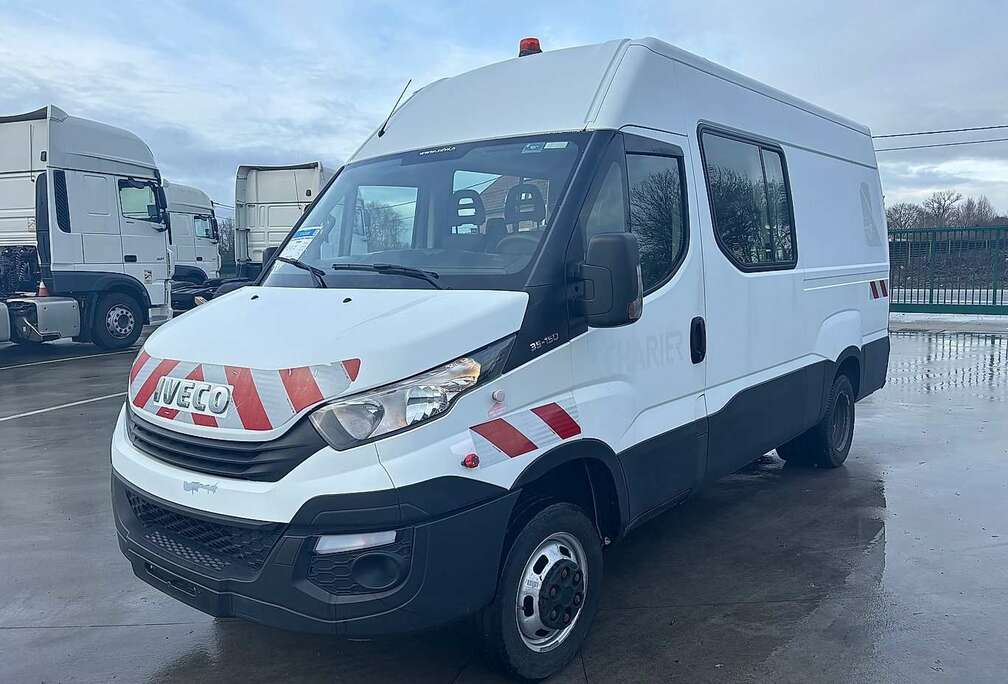 Iveco DAILY 35C15 DUBBELE CABINE 7 ZITPLAATSEN