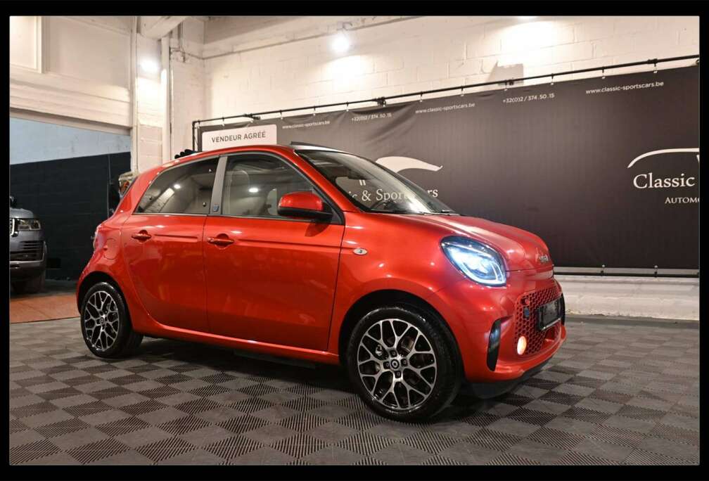 Smart Forfour 17.6 kWh EQ TOIT OUVRANT PANORAMIQUE / CAMERA / CARPLAY / GPS NAVIGATION / CUIR / GARANTIE 36 MOIS !!