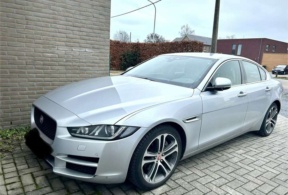 Jaguar XE 2.0 D AWD Prestige