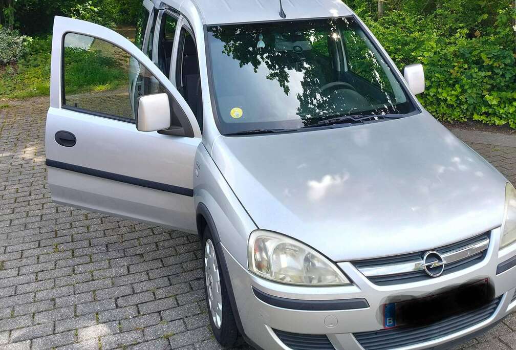Opel Combo Tour 1.4i XEP Essentia (Hayon/Achterklep)