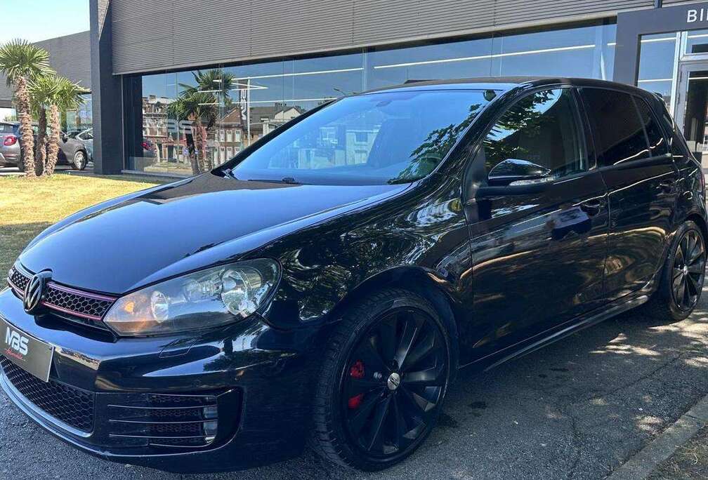 Volkswagen * GTI 2.0 Turbo* CARPLAY* CLIM* SIEGES CHAUFFANTS*