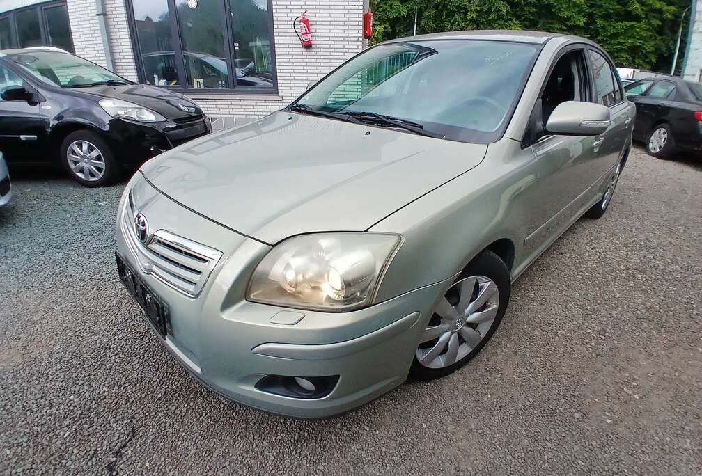 Toyota Avensis 1.8i VVT-i 16v Linea Luna