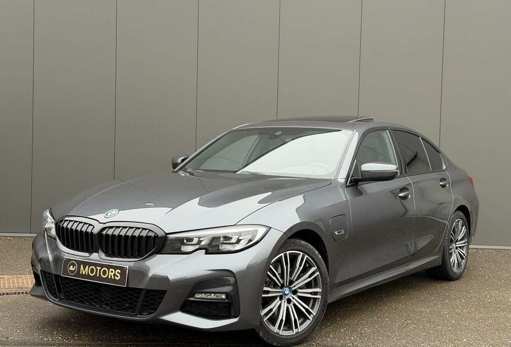 BMW e 204cv - Pack M - Toit ouvrant - HiFi - Camera