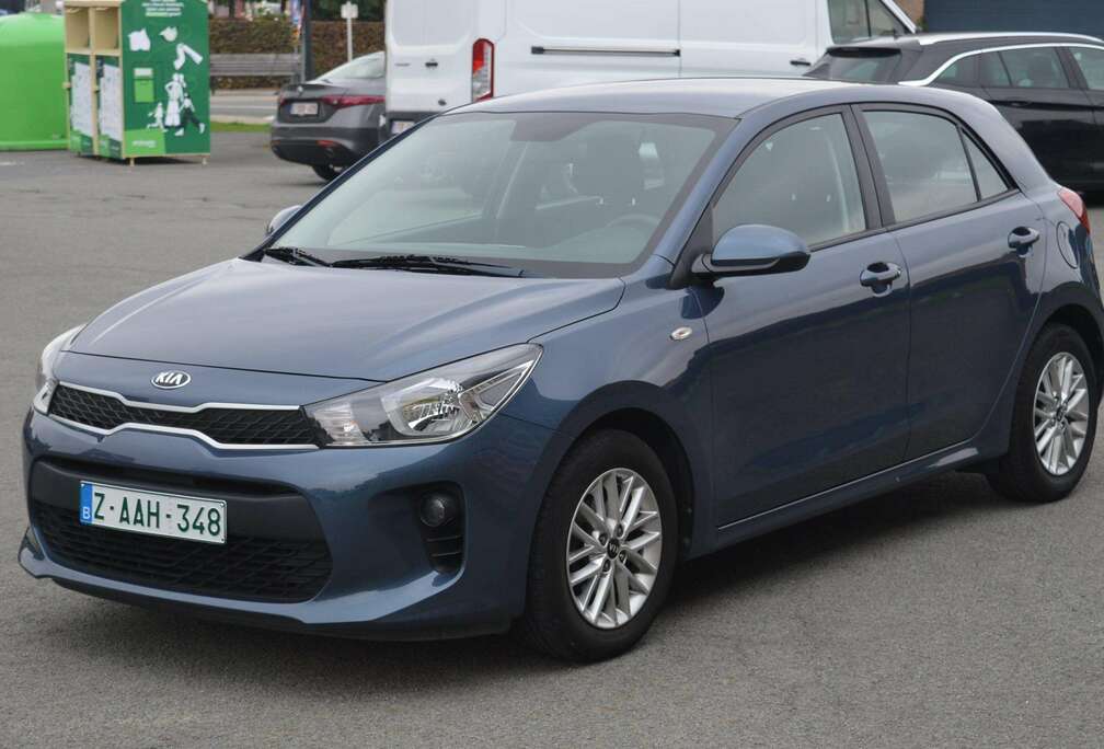 Kia Rio 1.2 Attract GPS + camera