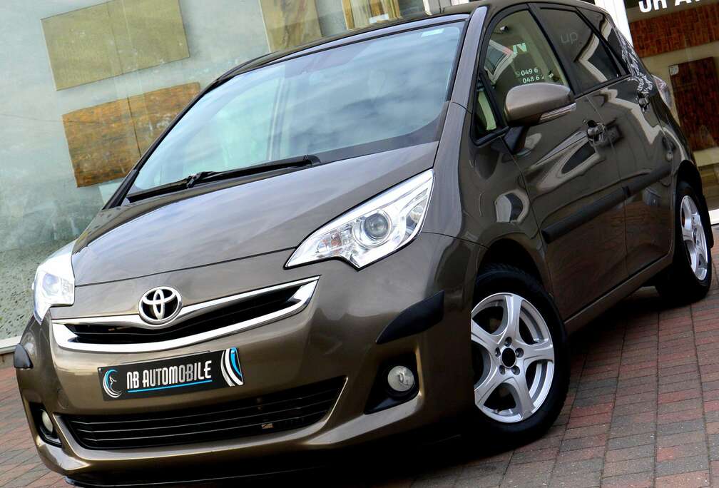 Toyota 1.4 D-4D Loung*1ER PROP*TOIT PANO*CAMERA*GARANTIE*