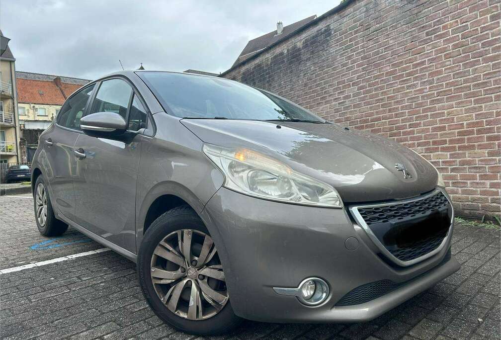 Peugeot 1.2i AN 2014/PRTE  IMMATRICULER+FEUILLE ROSE/135 000 KM+CAR-PASS/1 ÈRE MAIN/T.B.ETAT