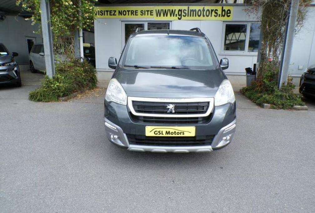 Peugeot 1.200cc  110cv gris 04/17 Airco Capteurs Cruise Ra