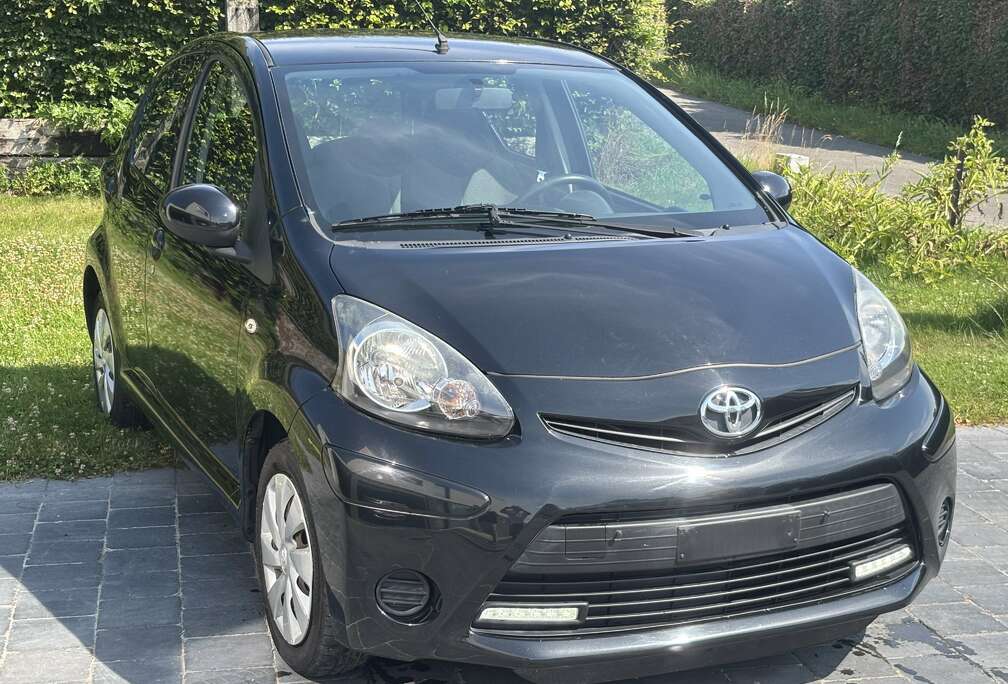 Toyota 1.0i Life