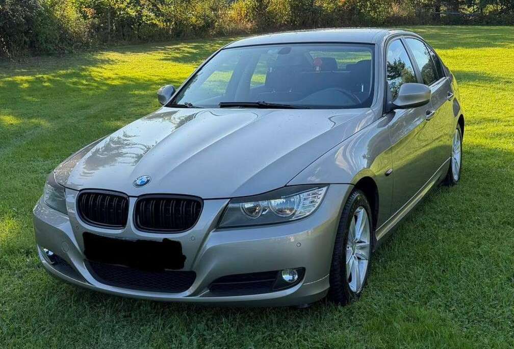 BMW 318i 143 ch Sport Design