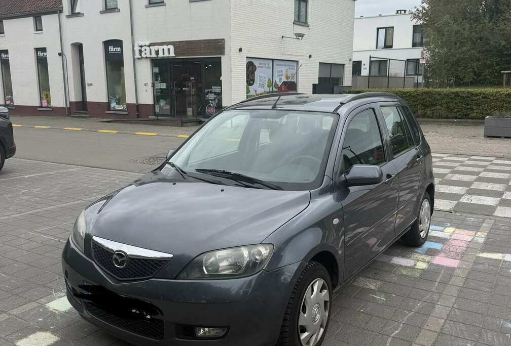 Mazda 1.4i boîte automatique airco prête à immatricule