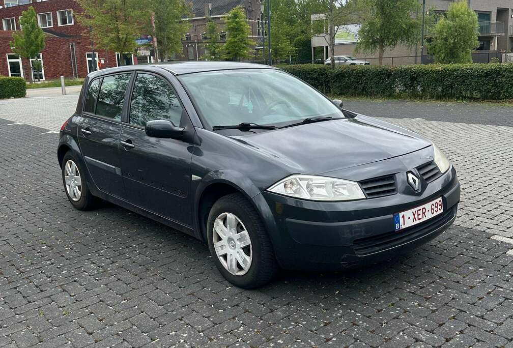 Renault Megane 1.4i 16v The Moon