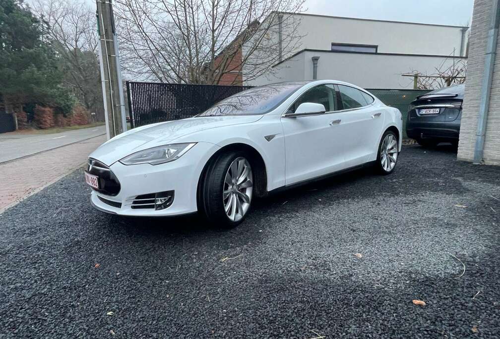 Tesla Model S 85 kWh Free supercherging