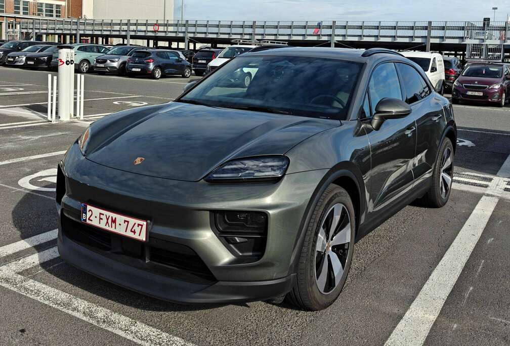 Porsche e-Macan 100 kWh 4