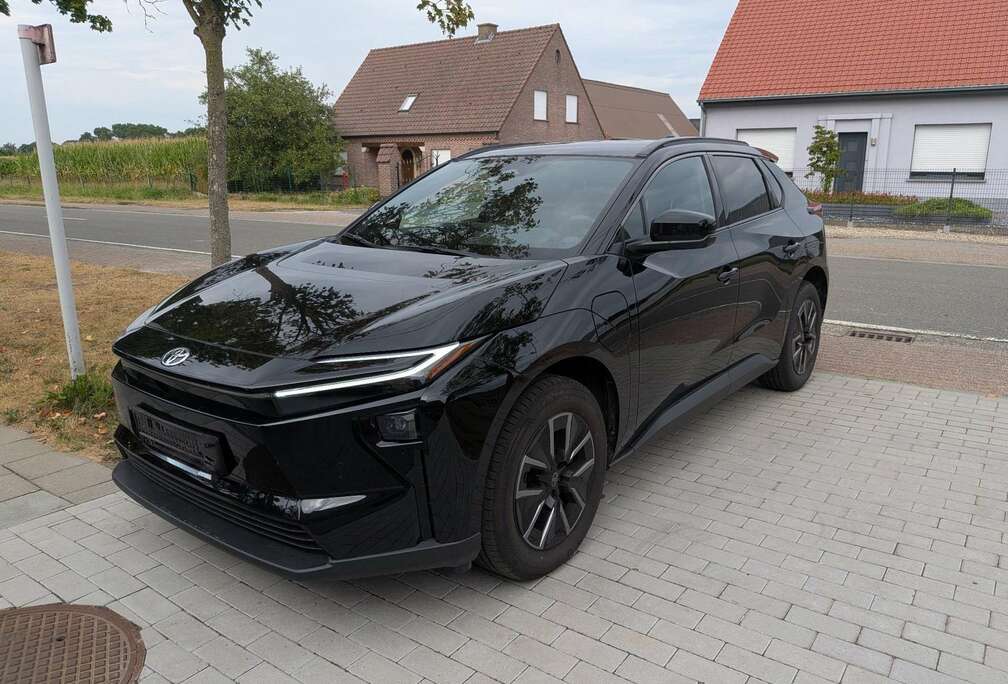 Toyota 73.1 kWh 2WD Executive