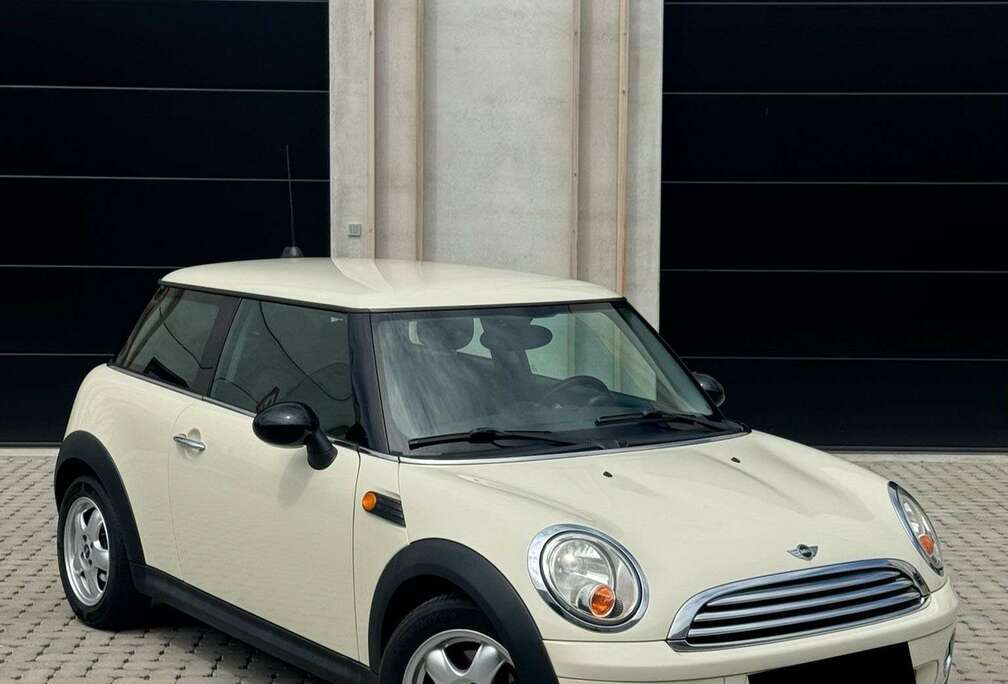 MINI AUTOMAAT//108.000km//SHOWROOM