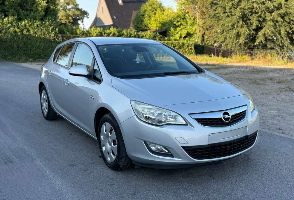 Opel Opel Astra 2010 1.4 essence 159000 km AC