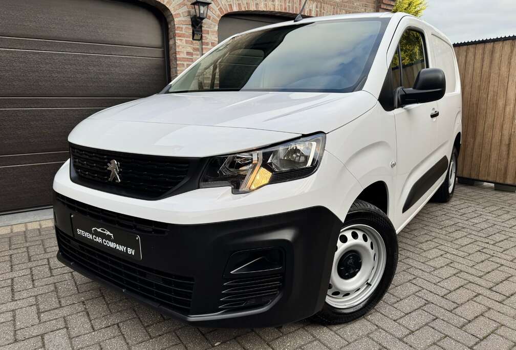 Peugeot  3 ZIT  LICHTE VRACHT  PDC  BLUETOOTH
