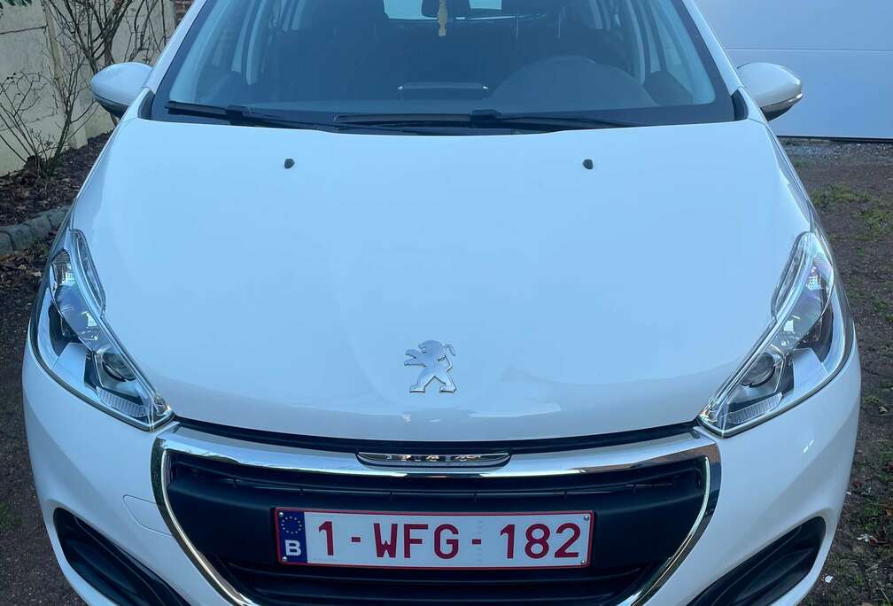 Peugeot 208 1.2i PureTech Signature S