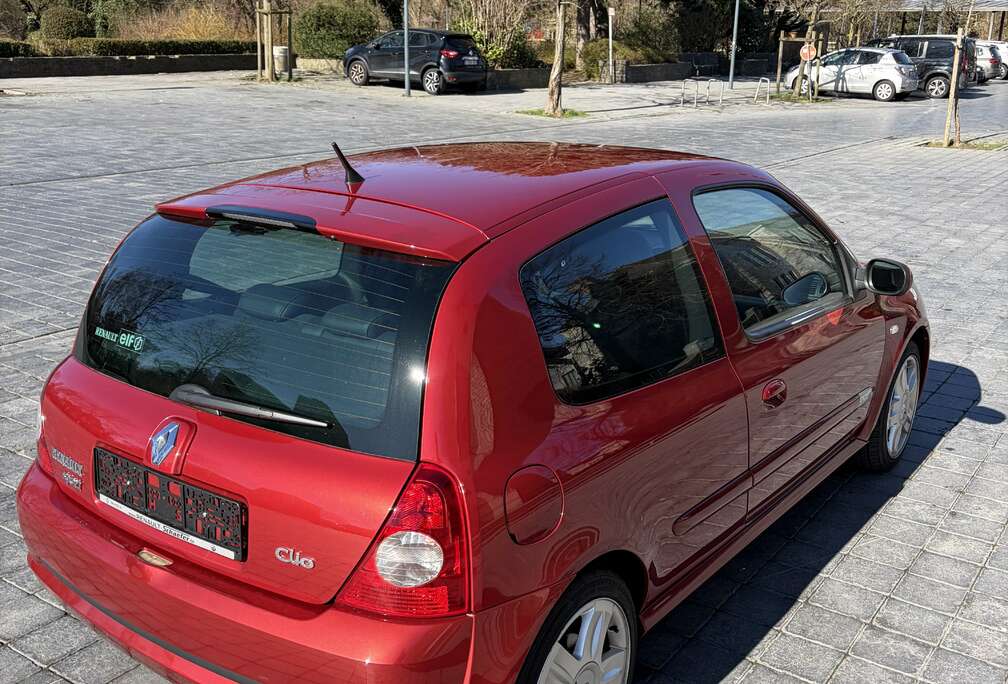 Renault 2.0i 16v Sport
