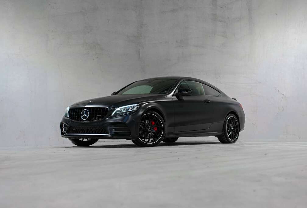 Mercedes-Benz FULL C63 AMG | 19\' | NOIR MATT | LED D\'AMBIANCE | APPLE CARPLAY