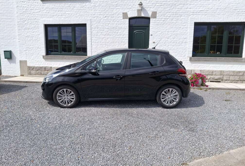 Peugeot 1.2i PureTech Signature S&S (EU6.2)