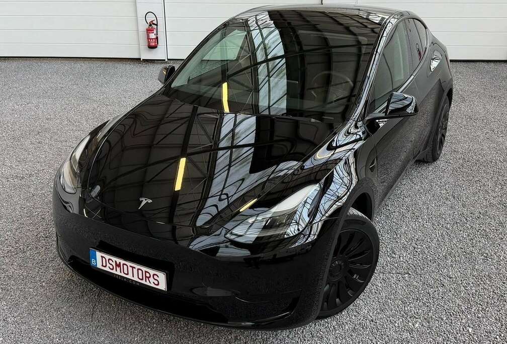 Tesla RWD  Triple Black  €27.512 excl. BTW