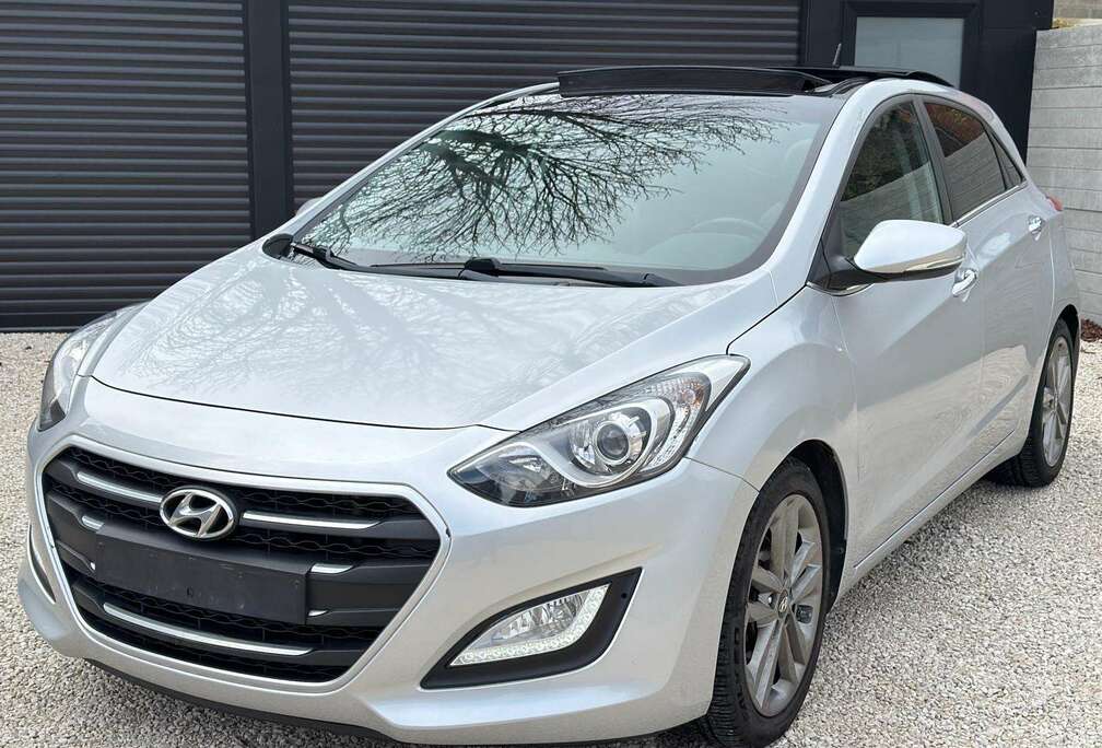 Hyundai i30 1.6 CRDi  NAVI  TOIT PANO  CLIM  CUIR  JA