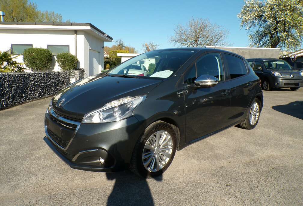 Peugeot 1.2i Navi/Carplay/Auto Airco/Gekeurd