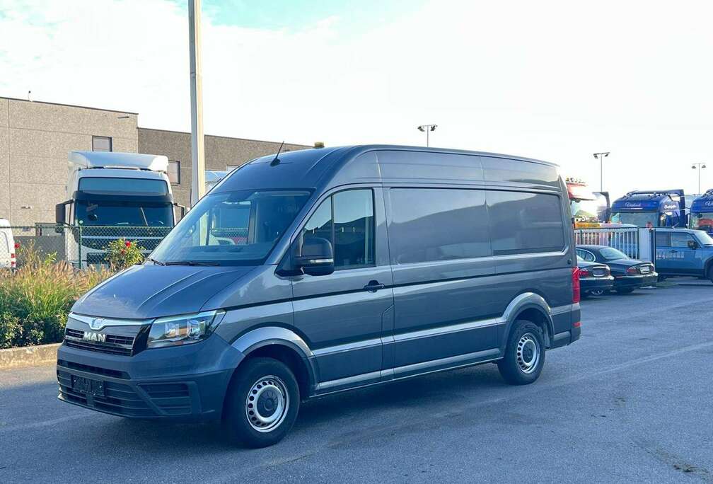 3.180 - AUT - AIRCO, NAVI, PDC+CAMERA, TREKHAAK