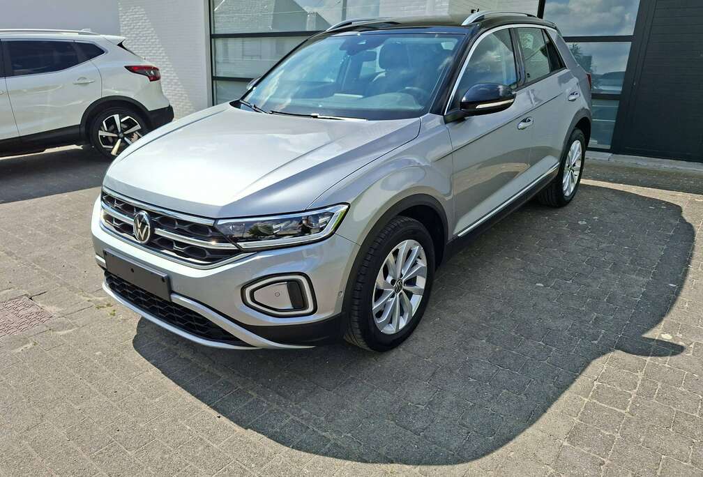 Volkswagen T-Roc 1.0 TSI Style zwart dak chroom betere zetels app connect usb sensoren v+a led lichten