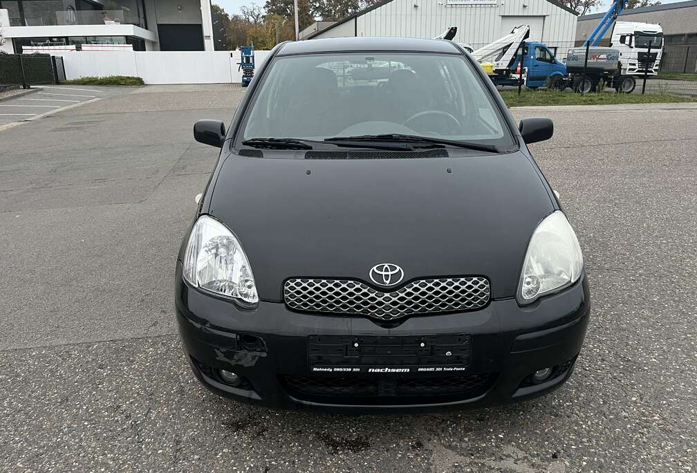 Toyota 75 D-4D Linéa Luna