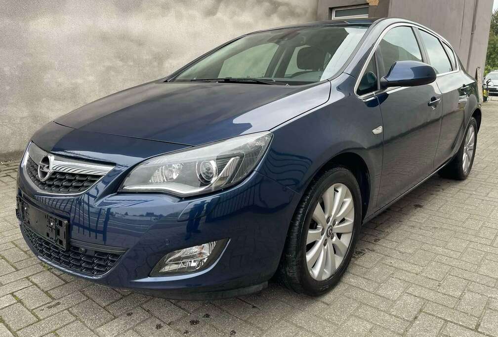 Opel 1.7 CDTi Cosmo*38.000Km*Navi*A/C*Alu velgen*Nieuw