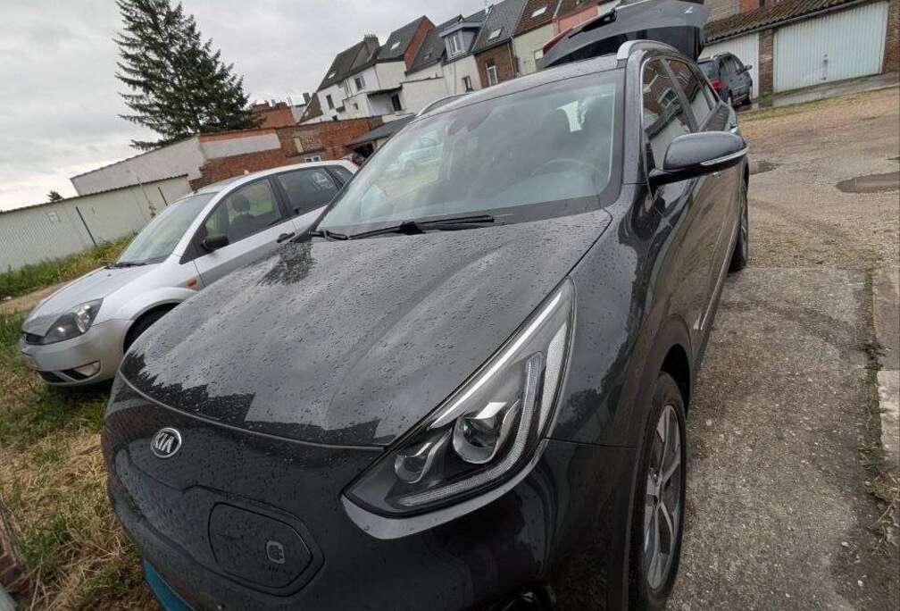 Kia More 64 KWh. Electric Range 455 KM.