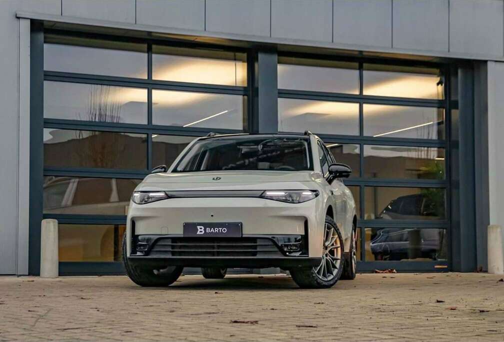 REEV  Design  215 PK  360  Navi  Zetelver...