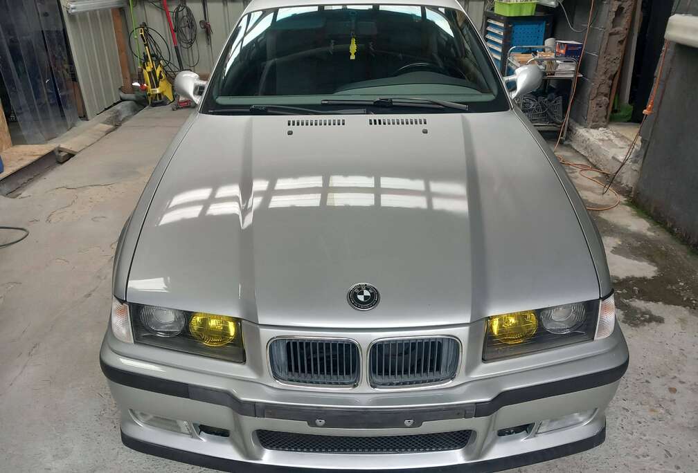 BMW 320i