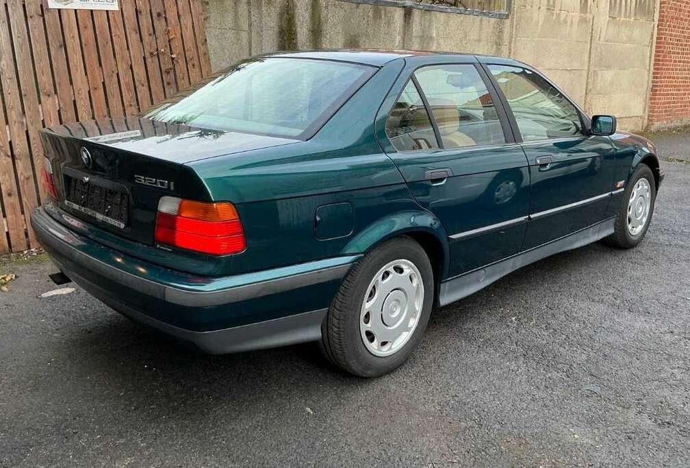 BMW 320i