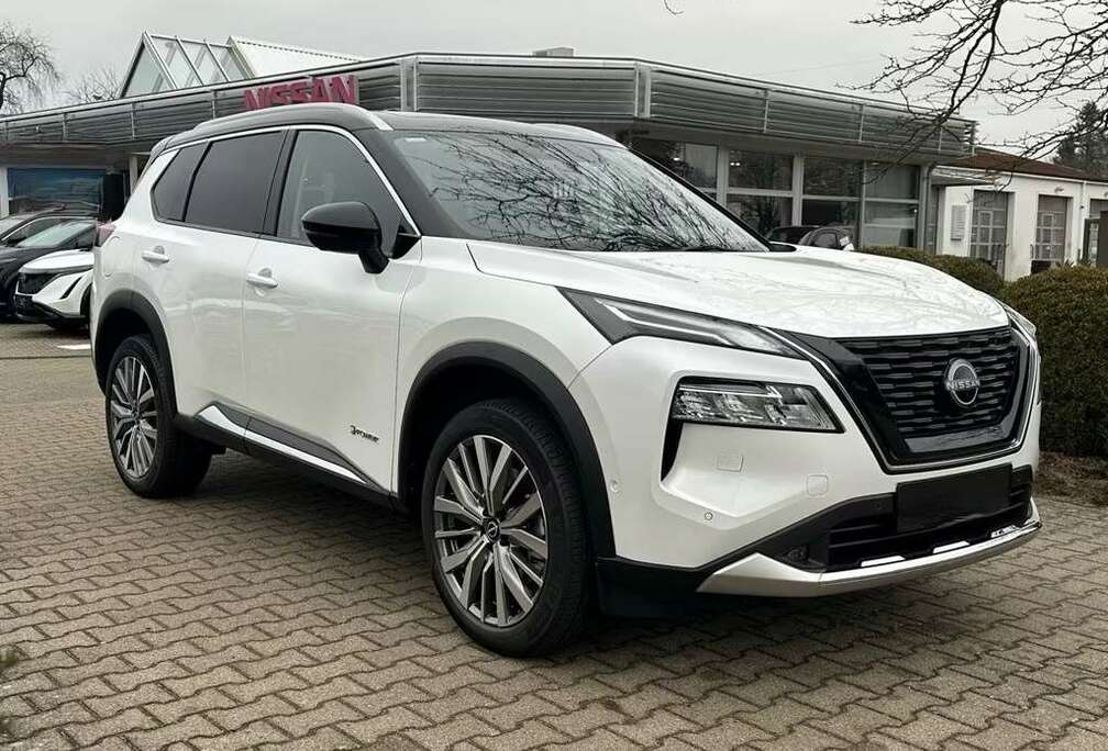 Nissan NEW MEGA VOL TEKNA PLUS HYBRID 4X4 213PK/BOSE-27%