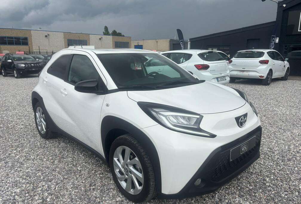 Toyota 1.0i VVT-i X play