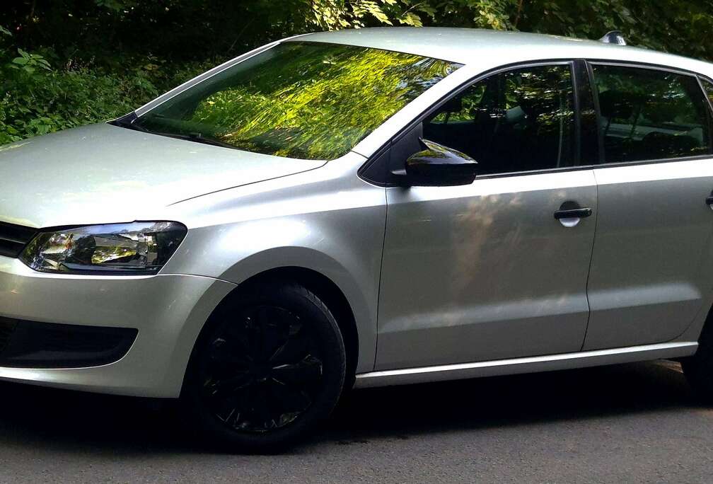 Volkswagen Polo 1.2i     131000 KM CT ET CAR PASS OK . GARANTIE .AIRCO  5 PORTES