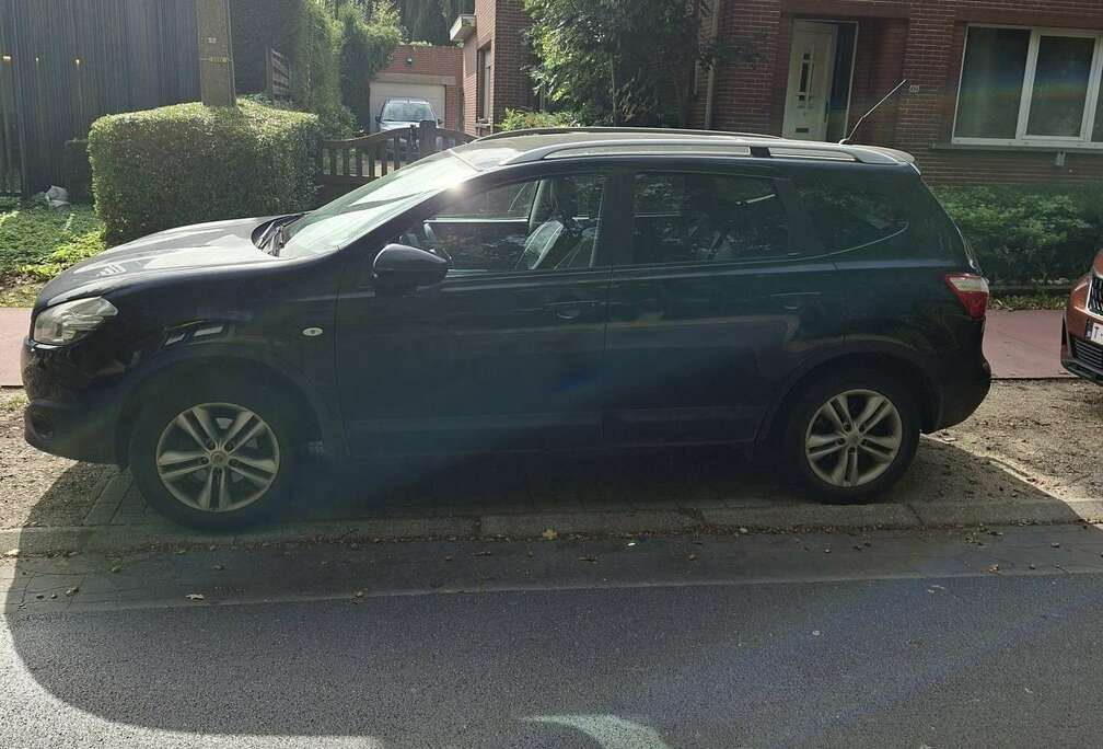 Nissan 2.0i 2WD Executive