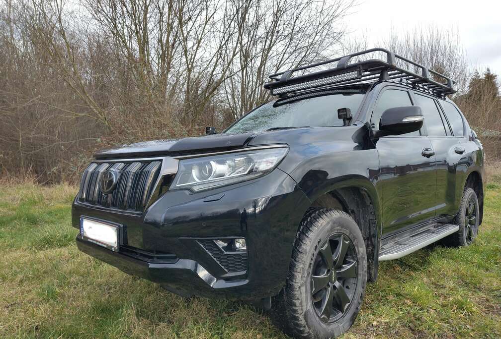 Toyota Land Cruiser 2.8 D-4D Black Premium A/T