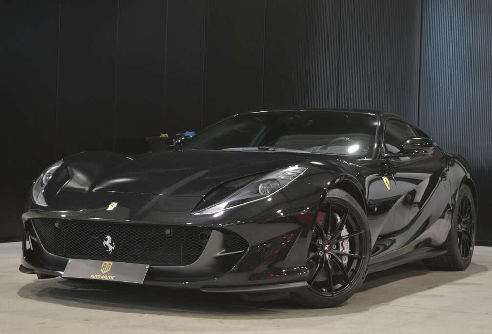 Ferrari Superfast V12 NEW - 7.000 km - Full black