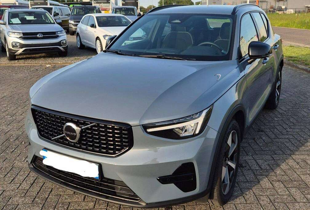 Volvo XC40 2.0 B3 MHEV Plus Dark Design DCT