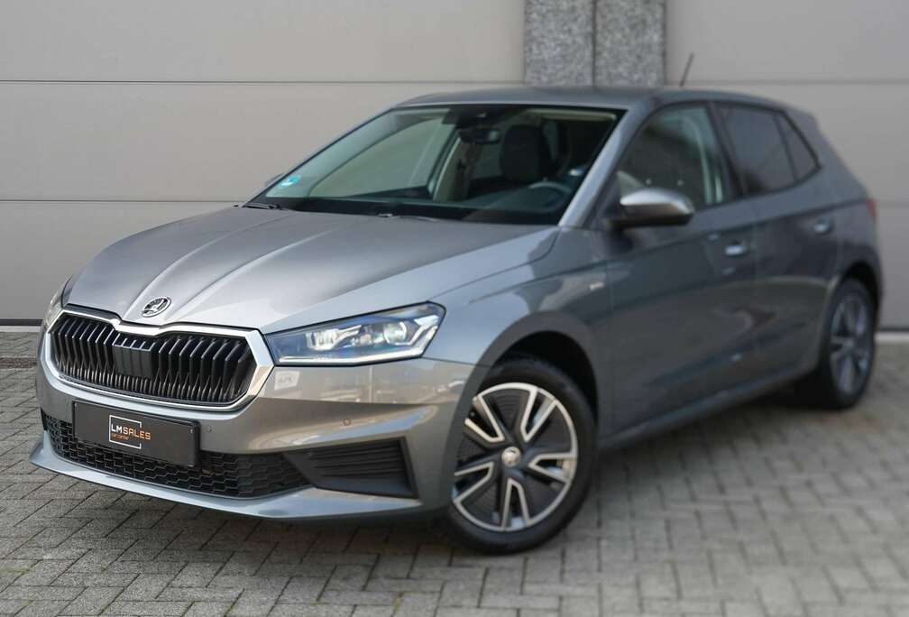Skoda Fabia 1.0 TSI Tour * LED CRISTAL LICHTEN / CAMERA / VERWARMDE ZETELS / DRAADLOOS LADEN / DRAADLOZE CARPLAY *
