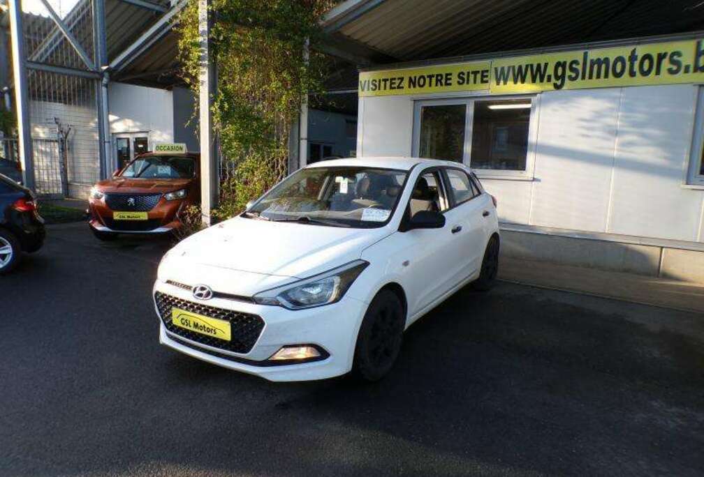 Hyundai 1.200cc  75cv blanche 10/16 86205km Radio USB